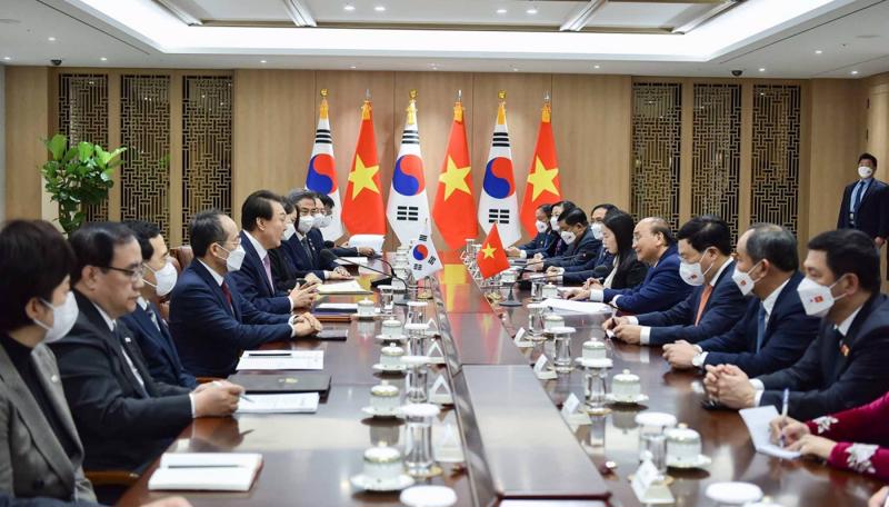 Chủ tịch nước Nguyễn Xuân Phúc hội đàm với Tổng thống Hàn Quốc Yoon Suk Yeol - Ảnh: VGP