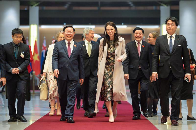 NA Chairman Vuong Dinh Hue and New Zealand Prime Minister Jacinda Ardern during her official visit to Vietnam on November 4. Photo quochoi.vn