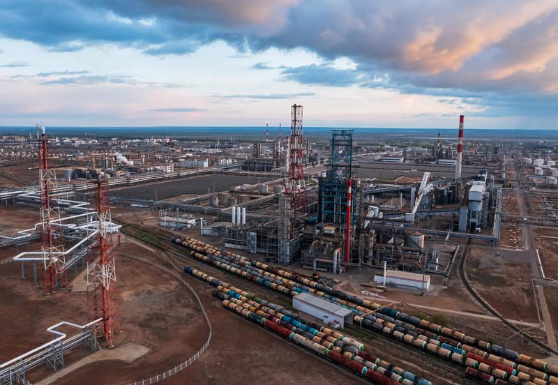 Nhà máy lọc dầu Lukoil ở Volgograd, Nga - Ảnh: Reuters