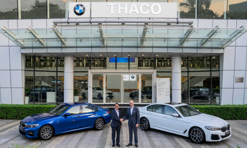 Representatives from the two parties. Source: BMW Group