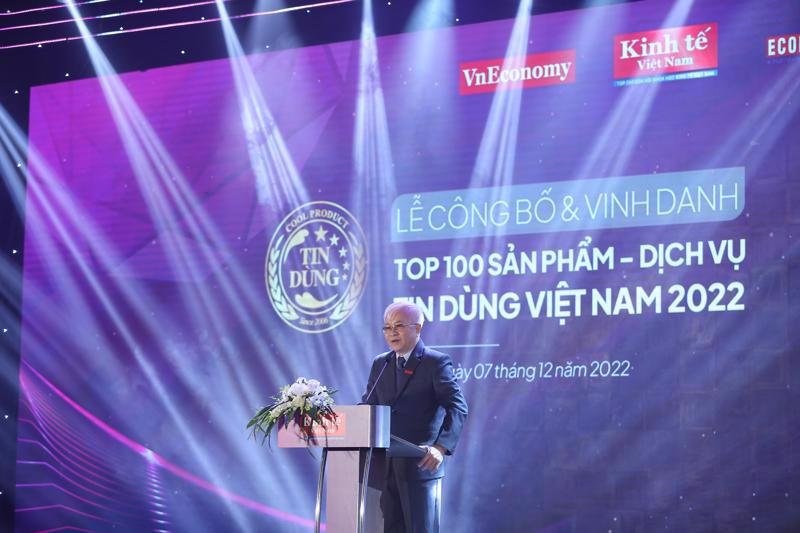 VnEconomy’s Editor-in-Chief Dr. Chu Van Lam addresses the ‘Cool Product Awards 2022’ on December 7. Photo: VnEconomy