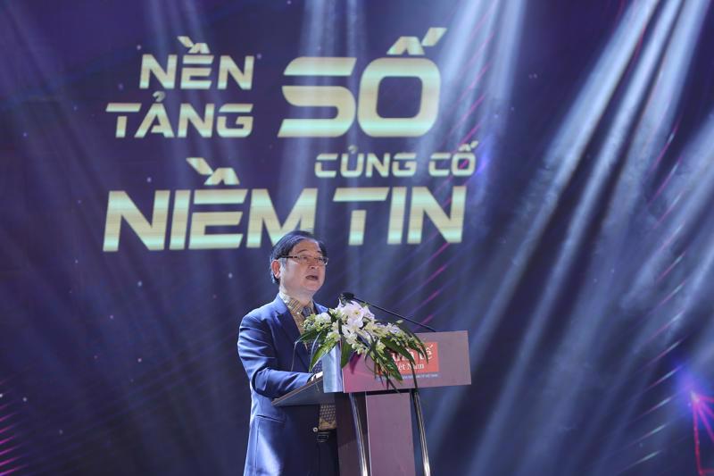 VUSTA Chairman Phan Xuan Dung addresses the ‘Cool Product Awards 2022’. Photo: Chu Xuan Khoa 