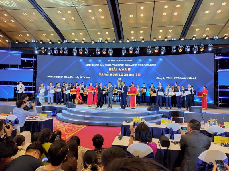 The awards ceremony was held in Hanoi on December 8. Photo: VnEconomy