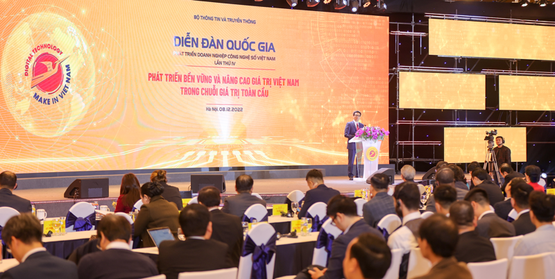 Deputy Prime Minister Vu Duc Dam speaking at the forum. Photo: VnEconomy