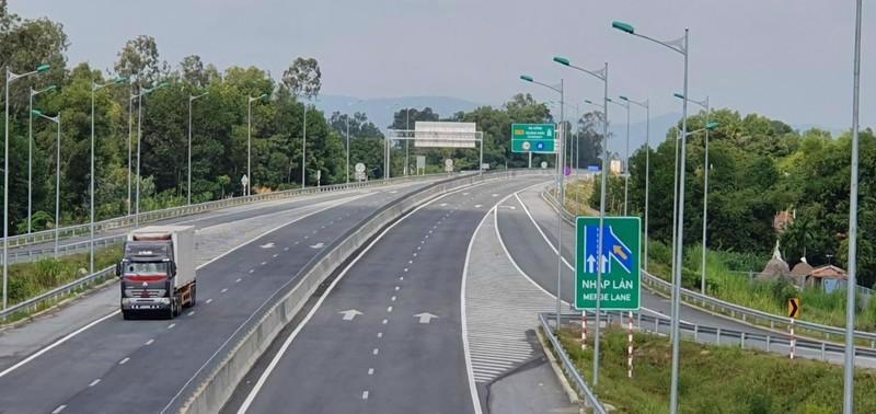 A section of the Da Nang-Quang Ngai Expressway. Photo: VEC