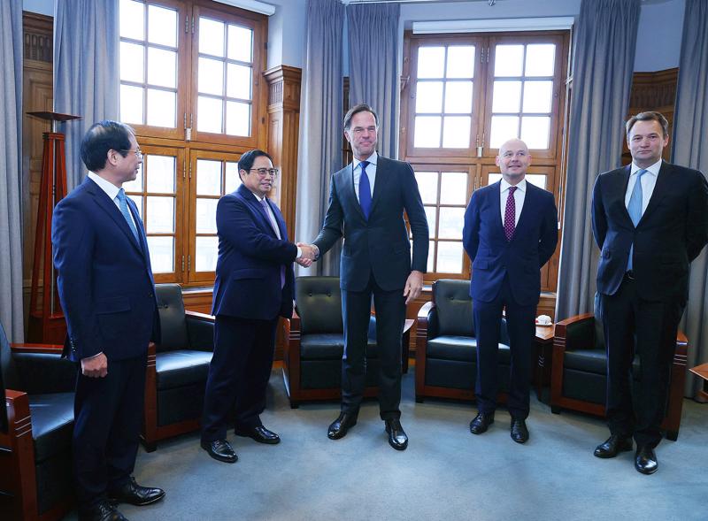 Ngay sau Lễ đón trọng thể, Thủ tướng Chính phủ Phạm Minh Chính đã tiến hành hội đàm với Thủ tướng Mark Rutte - Ảnh: VGP.