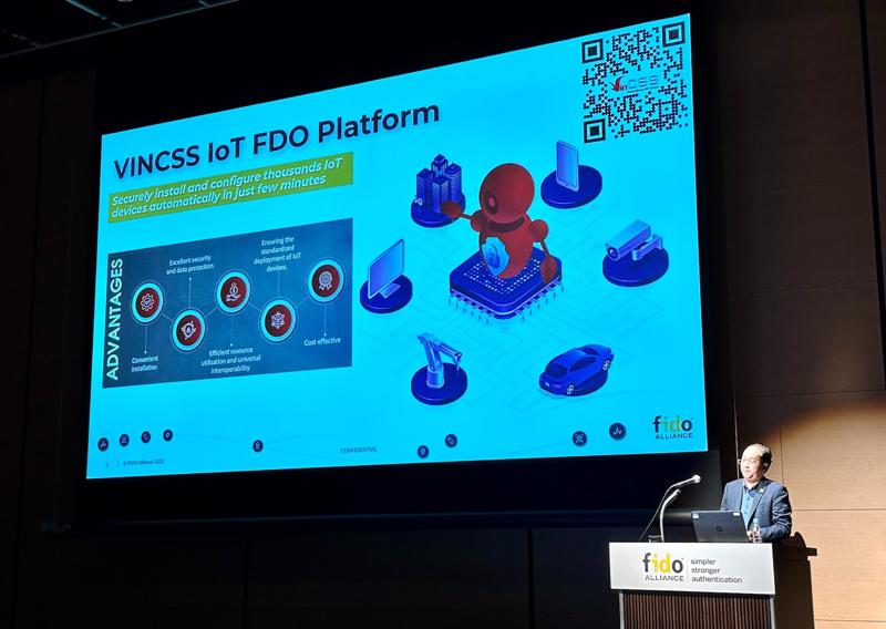 CEO VinCSS giới thiệu VinCSS IoT FDO platform tại sự kiện.