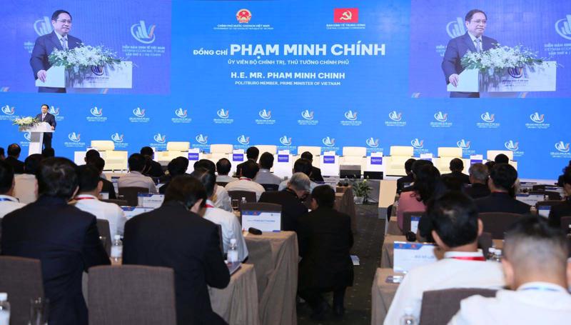 Thủ tướng tham dự và phát biểu tại Diễn đàn Kinh tế Việt Nam lần thứ 4.