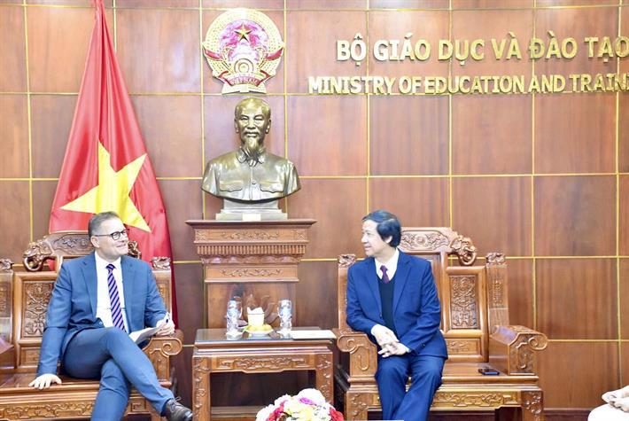 Bộ trưởng Nguyễn Kim Sơn tiếp ngài Nicolai Prytz, Đại sứ Đan Mạch tại Việt Nam. Ảnh: Bộ Giáo dục và Đào tạo.