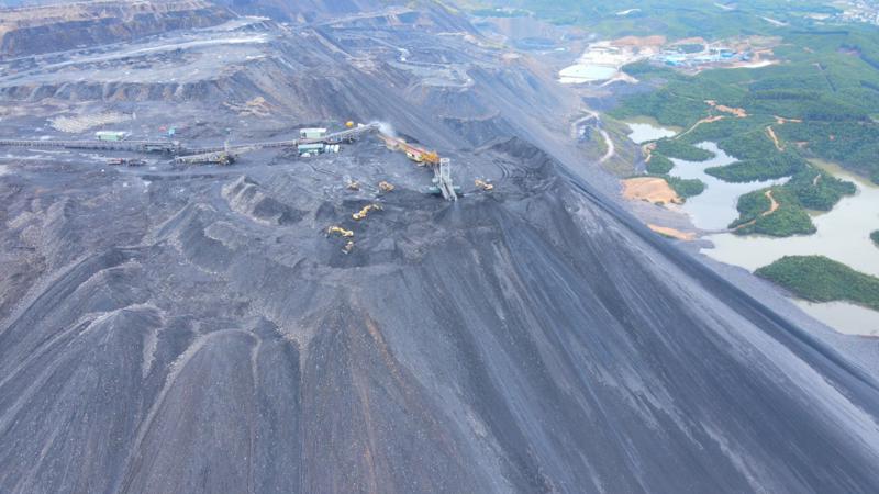 Bãi đổ thải của các mỏ than tại Quảng Ninh đang tiềm ẩn nhiều nguy cơ sạt lở, ô nhiễm môi trường