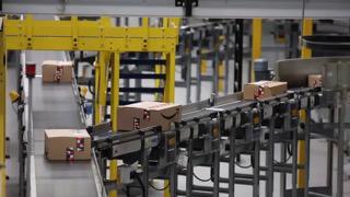 Nhà máy Amazon tại Anh