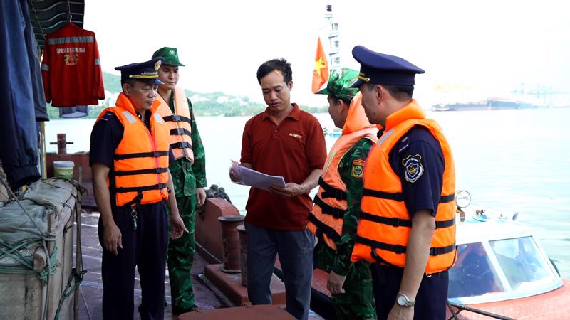 Lực lượng Hải quan Quảng Ninh công tác trên biển 