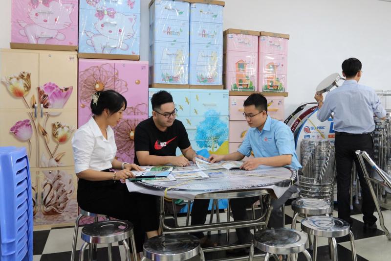Đồ nội ngoại thất inox - nhựa đang là xu hướng tiêu dùng của các gia đình Việt.