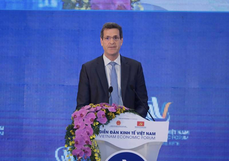 ADB Country Director in Vietnam Andrew Jeffries speaks at the Vietnam Economic Forum. Photo: Viet Tuan