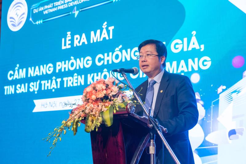 Thứ trưởng Bộ Thông tin và Truyền thông Nguyễn Thanh Lâm phát biểu tại sự kiện ra mắt cuốn “Cẩm nang phòng chống tin giả, tin sai sự thật trên không gian mạng”.