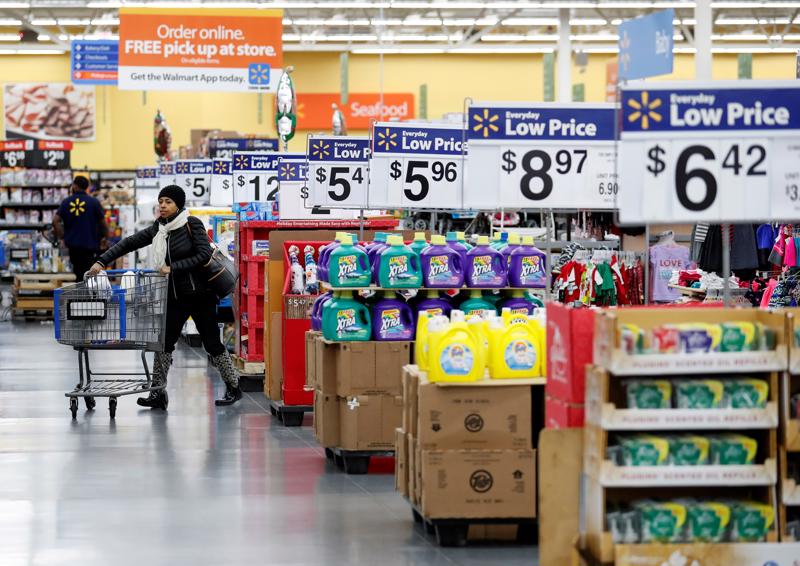 Chi tiêu cho hàng tiêu dùng lâu bền trong tháng 10 tại Mỹ đã tăng khoảng 6% so với năm trước. Còn chi tiêu cho dịch vụ tăng hơn 8% trong cùng kỳ - Ảnh: Reuters