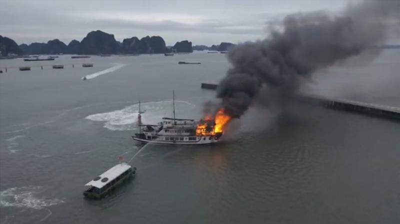 Vụ cháy tàu du lịch xảy ra vào tháng 11/2021 tại Hạ Long, Quảng NInh 