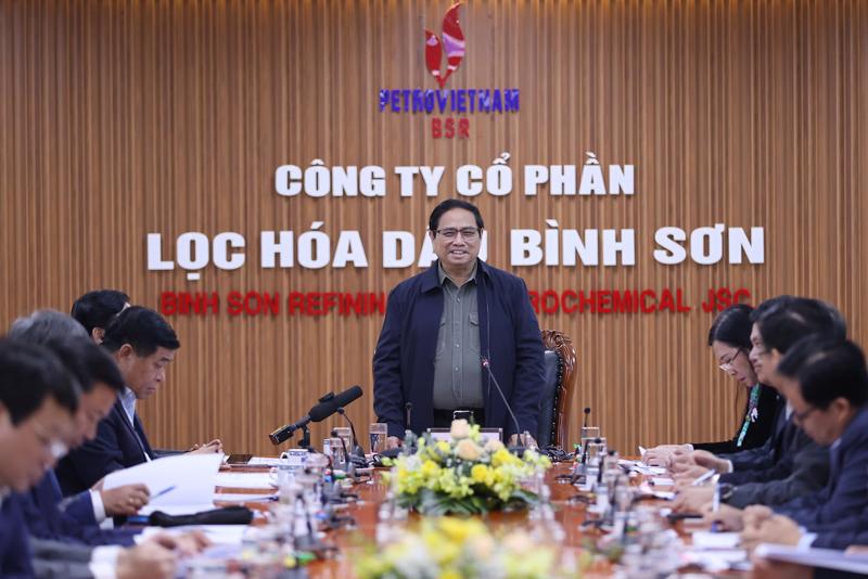 Thủ tướng yêu cầu Tập đoàn Dầu khí Việt Nam khẩn trương triển khai dự án nâng cấp, mở rộng Nhà máy Lọc dầu Dung Quất bảo đảm đúng quy định, kịp thời, hiệu quả - Ảnh: VGP