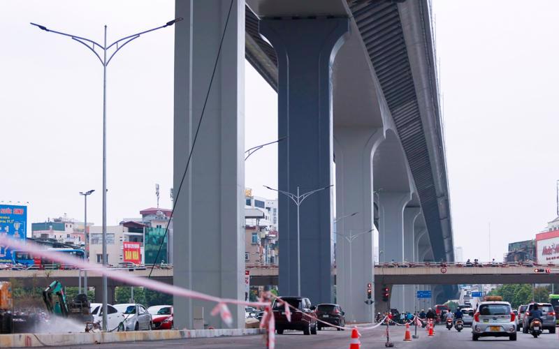Hanoi’s Ring Road No. 2, between Nga Tu So intersection and Vinh Tuy Bridge, is expected to open to traffic early this year. Photo: VnEconomy
