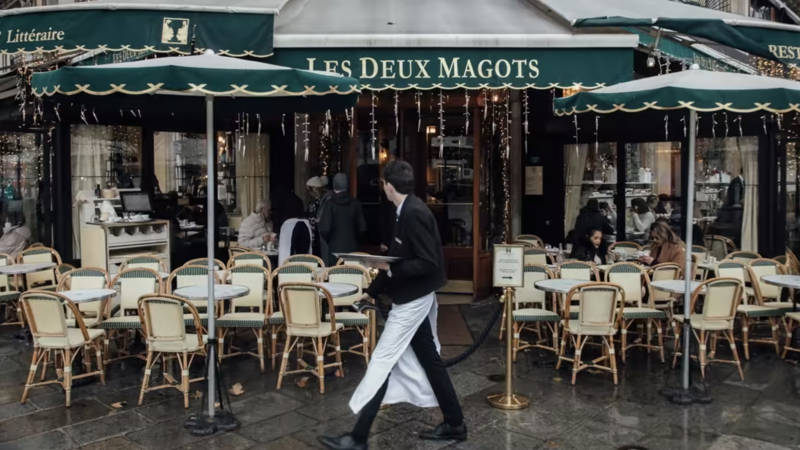 Một nhà hàng ở Paris, Pháp - Ảnh: Bloomberg.