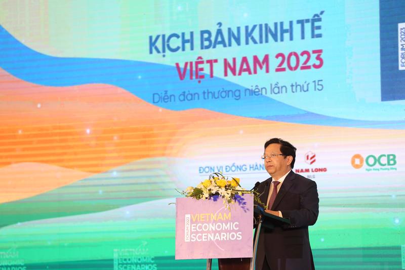 Vice Chairman of the Central Economic Commission Nguyen Duc Hien speaking at the Vietnam Economic Scenario Forum. Photo: Chu Xuan Khoa