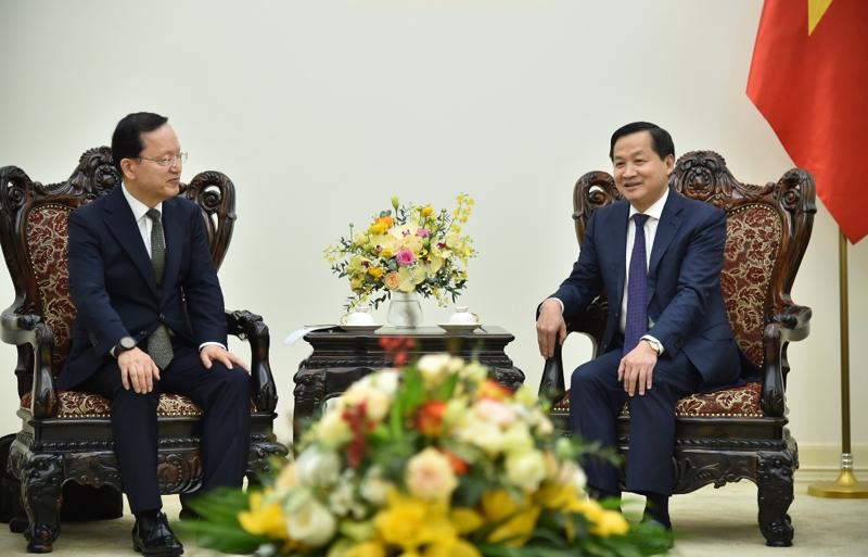 Đồng chí Lê Minh Khái, Bí thư Trung ương Đảng, Phó Thủ tướng Chính phủ tiếp ông Park Hark Kyu, Tổng giám đốc Tập đoàn Samsung Electronics.