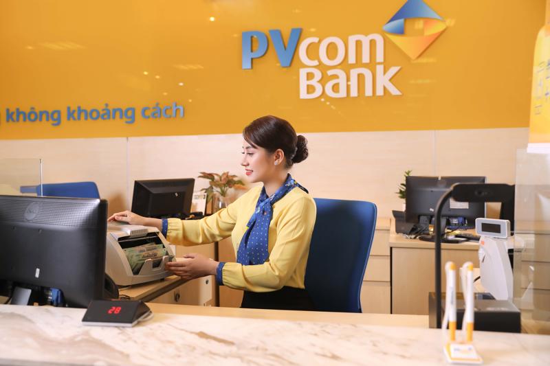 PVcomBank là ngân hàng tiên phong phục vụ khách hàng đến ngày 30 Tết.