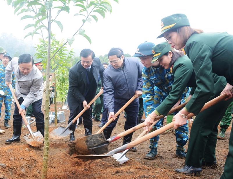 Thủ tướng Phạm Minh Chính tham gia trồng cây tại Ba Vì ngày 27/1