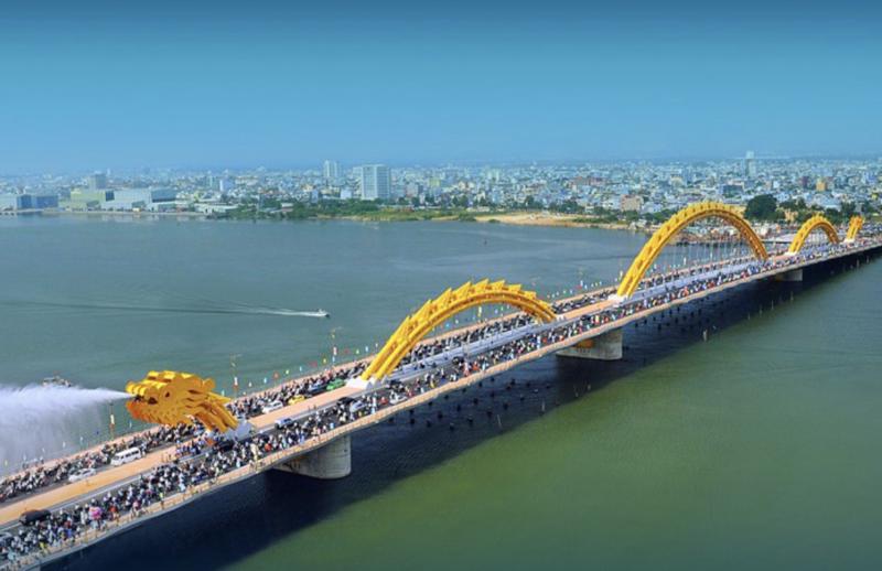 Cầu Rồng (nơi các tuyến vận tải thủy nội địa đi qua) sẽ  phun lửa và phun nước trong những tối cuối tuần và các ngày lễ lớn phục vụ khách du lịch ban đêm tham quan sông Hàn. 