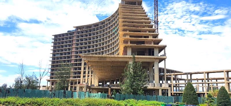 Dự án Xây dựng Khách sạn 5 sao Pullman do Công ty cổ phần Du lịch Hà Nội – Quảng Bình làm chủ đầu tư được phê duyệt từ táng 7/2016 đến nay vẫn chưa hoàn thành.