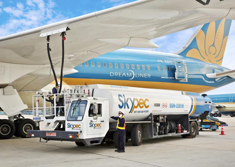 SKYPEC vận hành khai thác đội xe tra nạp nhiên liệu hàng không gần 80 xe được phân bổ tại 18 sân bay trên lãnh thổ Việt Nam. 