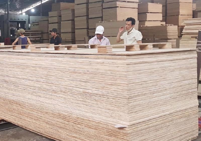 Xuất khẩu gỗ dán đang chịu sự cạnh tranh từ nhiều nước.