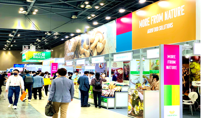 A booth at the Seoul Food Exhibition 2022 showcasing Vietnamese products. Photo: VnEconomy