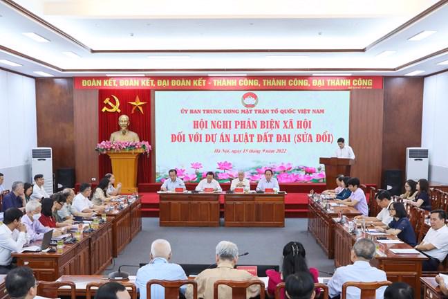 Uỷ ban Trung ương Mặt trận Tổ quốc Việt Nam tổ chức hội nghị phản biện xã hội đối với Dự án Luật Đất đai (sửa đổi) hồi tháng 9/2022. Ảnh - Quang Vinh. 