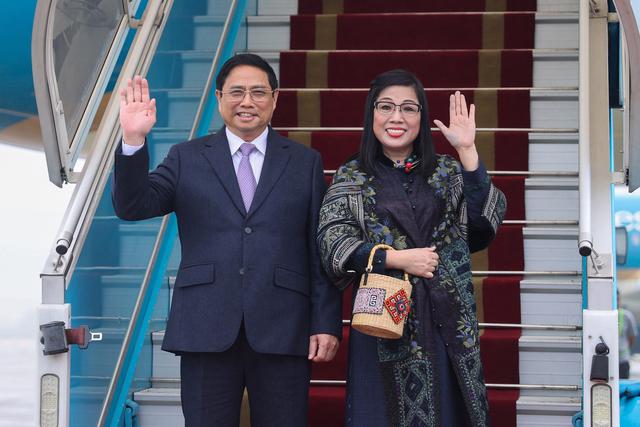 Thủ tướng Chính phủ Phạm Minh Chính và Phu nhân cùng Đoàn đại biểu cấp cao Việt Nam lên đường thăm chính thức Singapore và Brunei Darussalam. Ảnh - VGP. 