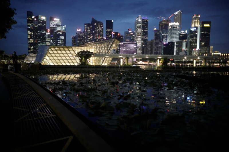 Một góc Singapore về đêm - Ảnh: Reuters.