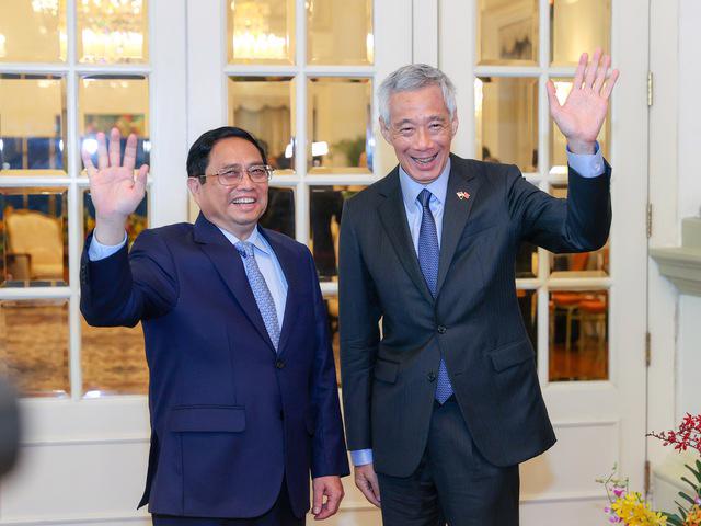 Thủ tướng Lý Hiển Long chào mừng Thủ tướng Phạm Minh Chính thăm chính thức Singapore. Ảnh - VGP. 