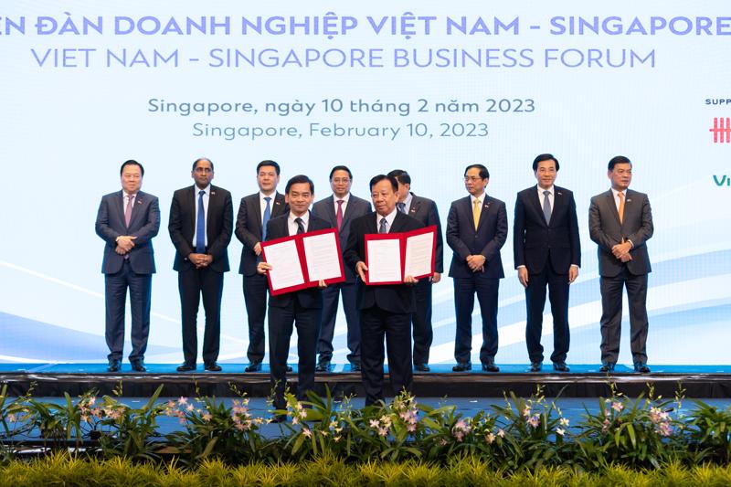 Representatives from the two parties at the signing. Source: Sembcorp