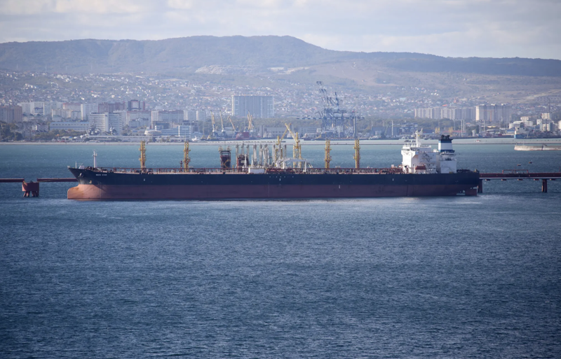 Một con tàu chở dầu ở cảng Novorossiysk trên Biển Đen - Ảnh: AP.