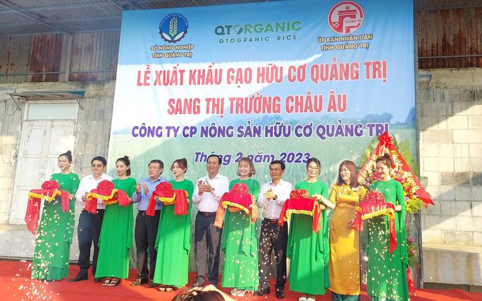 A ceremony was held on February 13 to mark the shipment of the first batch of organic rice to the EU. Photo: moit.gov.vn