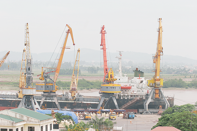 Hệ thống cảng biển Việt ngày càng được đầu tư xây dựng bài bản, hiện đại.