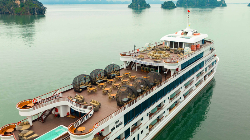 Ambassador II được coi là du thuyền lớn nhất Việt Nam với sức chứa 500 khách 