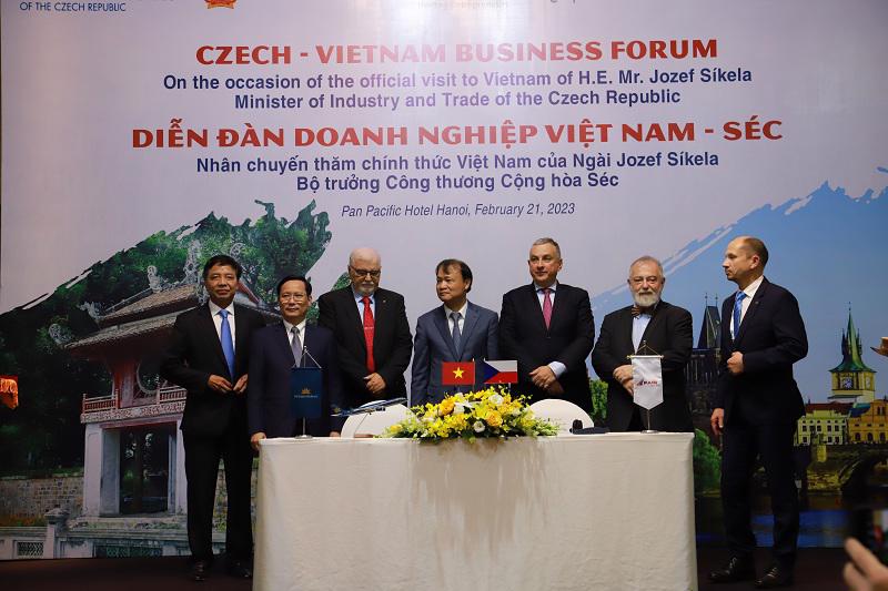 Vietnam Business Forum of Vietnam Chamber of Commerce and Industry  (VCCI)-Investment