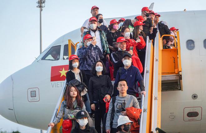 Hai tháng đầu năm 2023, các hãng hàng không Việt Nam vận chuyển 9,8 triệu khách, tăng trên 90% so với cùng kỳ.