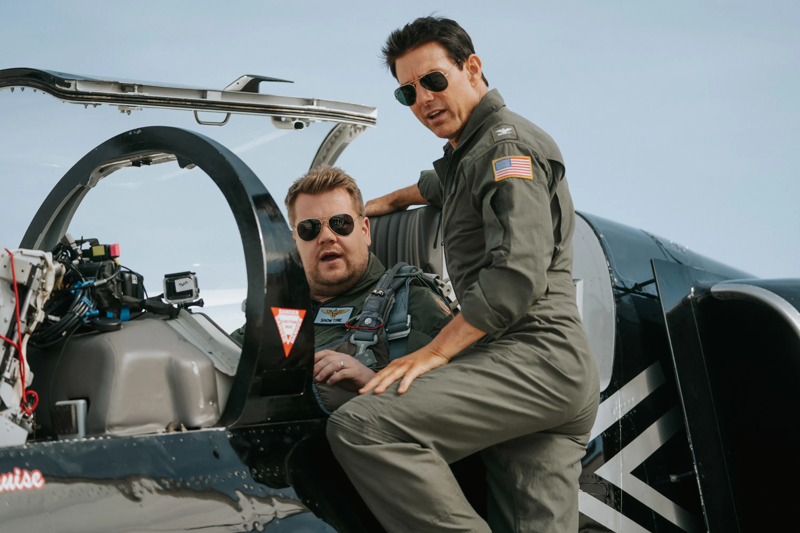 "Top Gun: Maverick" và "Jurassic World: Dominion" là 2 phim có doanh thu vượt mức 1 tỷ USD trong năm 2022. Ảnh: Fox News