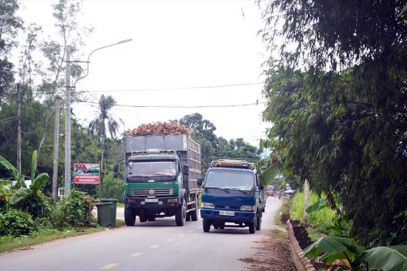 National Highway No. 14E was built ten years ago and is in need of repair. Photo: VnEconomy