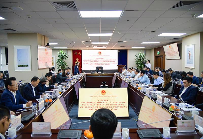 A meeting was held on February 24 to review the operations of State corporations and groups. Photo: VnEconomy