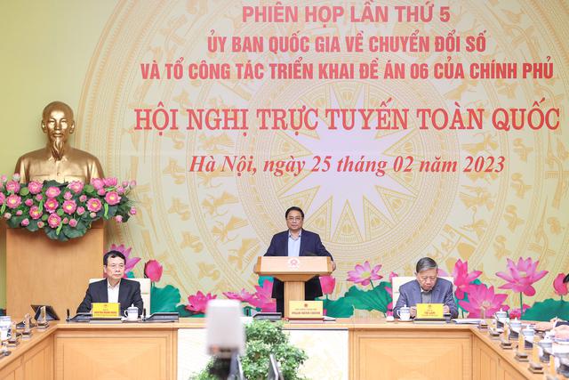 Sáng 25/2, Thủ tướng Phạm Minh Chính chủ trì Hội nghị trực tuyến toàn quốc và phiên họp lần thứ 5 của Ủy ban Quốc gia và Tổ công tác triển khai Đề án 06. (Ảnh: VGP/Nhật Bắc).
