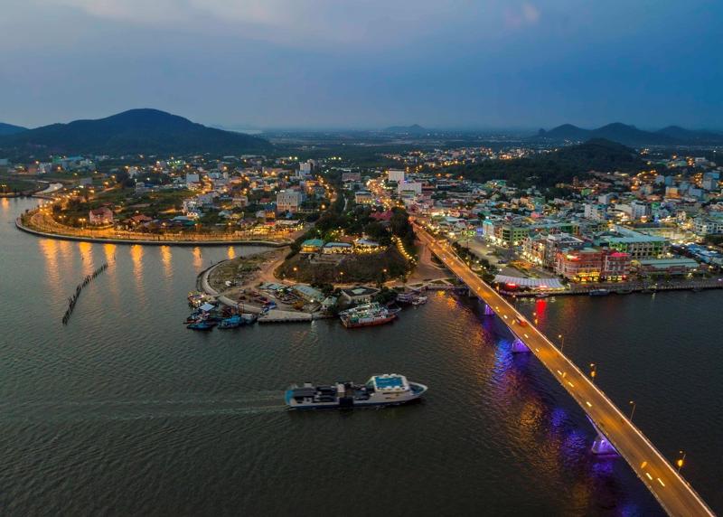 Hạ tầng đô thị thành phố Hà Tiên tiếp tục được đầu tư hoàn thiện (Ảnh hatien.kiengiang.gov.vn).