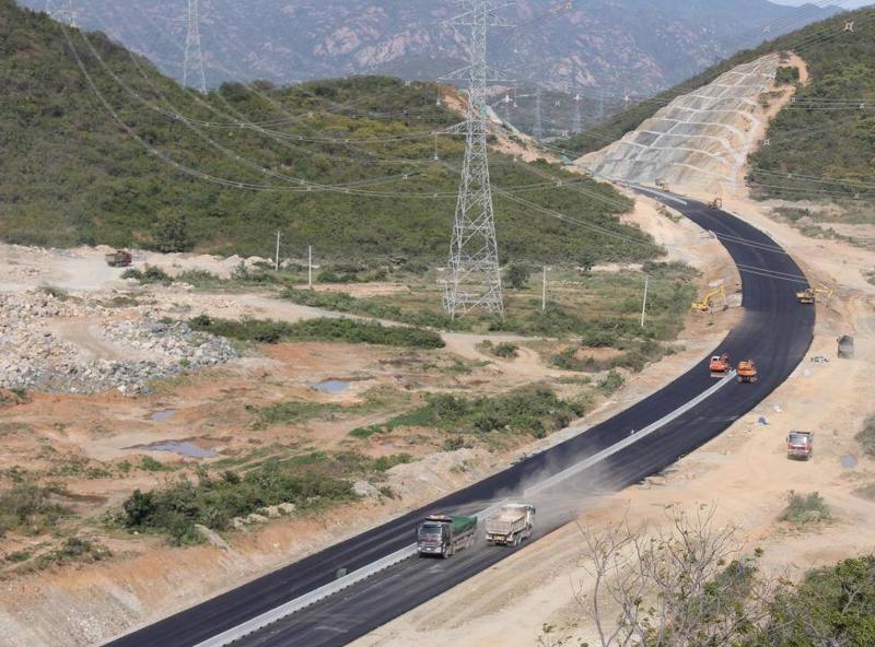 Ba dự án thành phần cao tốc Bắc – Nam có kế hoạch hoàn thành trước ngày 30/4, gồm: Mai Sơn - Quốc lộ 45, Phan Thiết - Dầu Giây và Vĩnh Hảo - Phan Thiết.